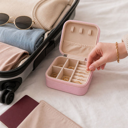 Packing the travel jewellery box in a suitcase